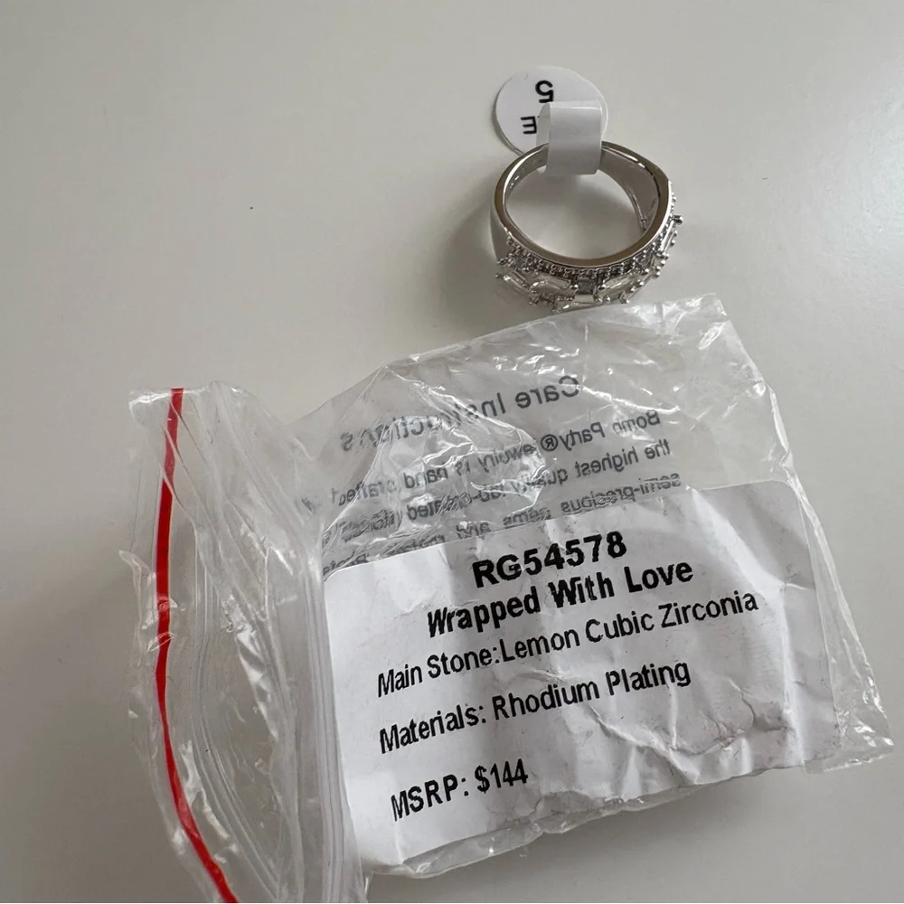 Bomb Party Wrapped in Love Ring RG54578 Lemon CZ Rhodium Plating - Picture 5 of 6